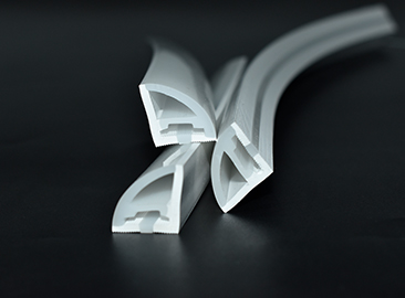 什么樣的硅膠材料做出的產品可以減慢發黃的速度？